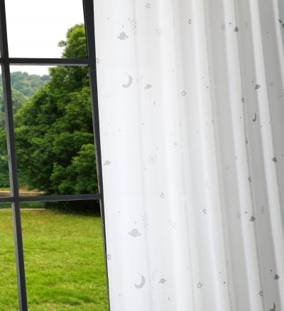 -20495- Weiß 2 Stück 175x145 Vorhang fluoreszierend leuchtend Mond Sterne Schlaufenband Kinder -20495-