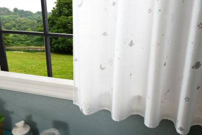 -20495- Weiß 2 Stück 175x145 Vorhang fluoreszierend leuchtend Mond Sterne Schlaufenband Kinder -20495-