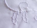 Gardine, mit Ösen, Farbe Weiss, Satinbordüre, Plisseefalten, Stickermotiv, Ornament in Herzform, 241963 in verschiedenen Größen erhältlich