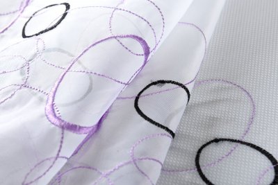 -112230Set- Aura Lila HxB 150x90 cm Stickerei Gardinen Set 4 Tlg. Tunneldurchzug Gardinenband Voile Gardine